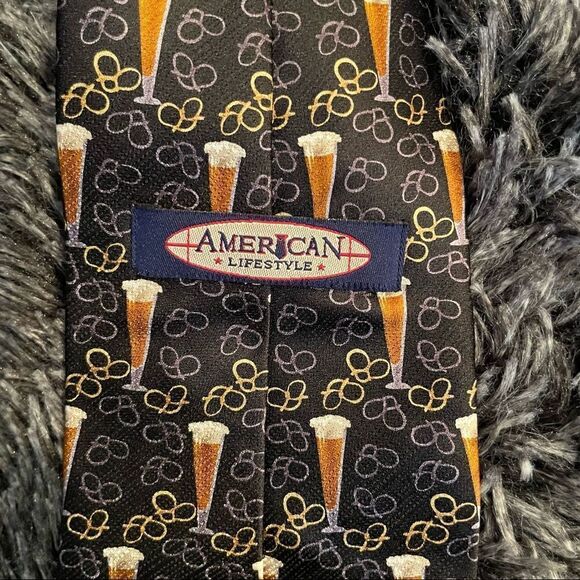 Beer & Pretzel Octoberfest Men’s Neck Tie - Picture 6 of 7